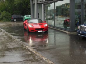 voiture-devant-vitrine.jpg